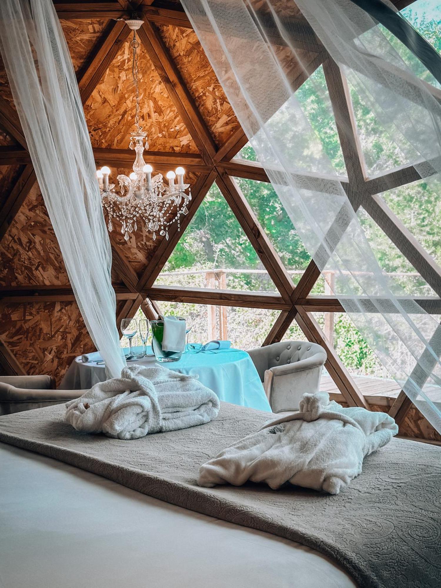 Bubble Suites กันเยเยส ภายนอก รูปภาพ